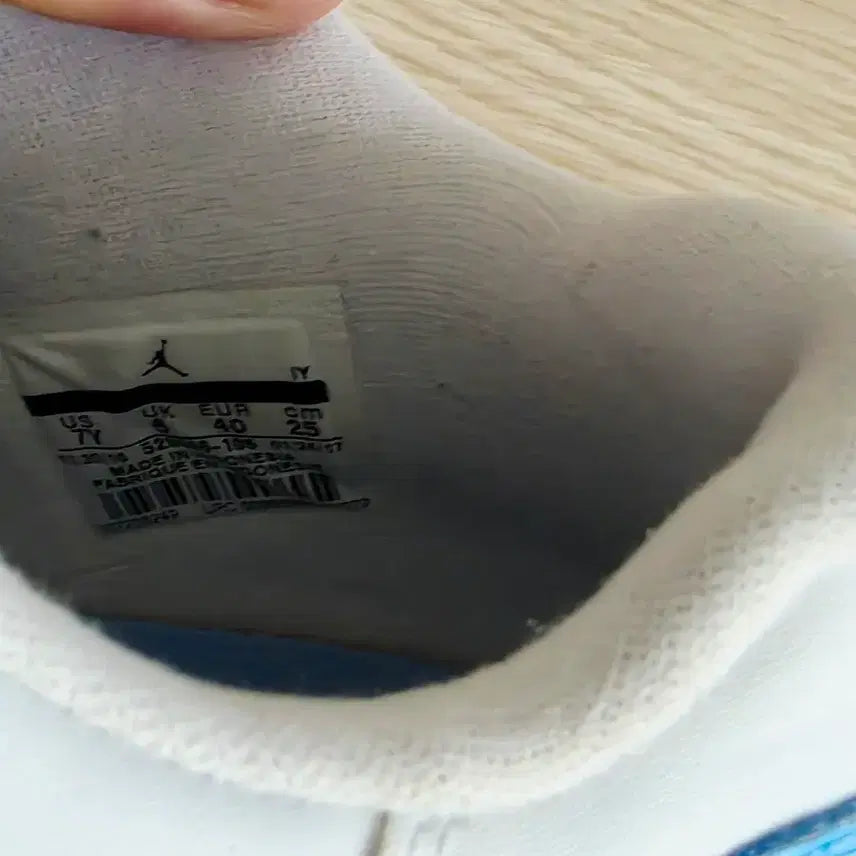 [BUNJANG] Nike Jordan 11 Low University Blue Sneakers / 나이키 조던11 로우 유니버시티 블루 250mm