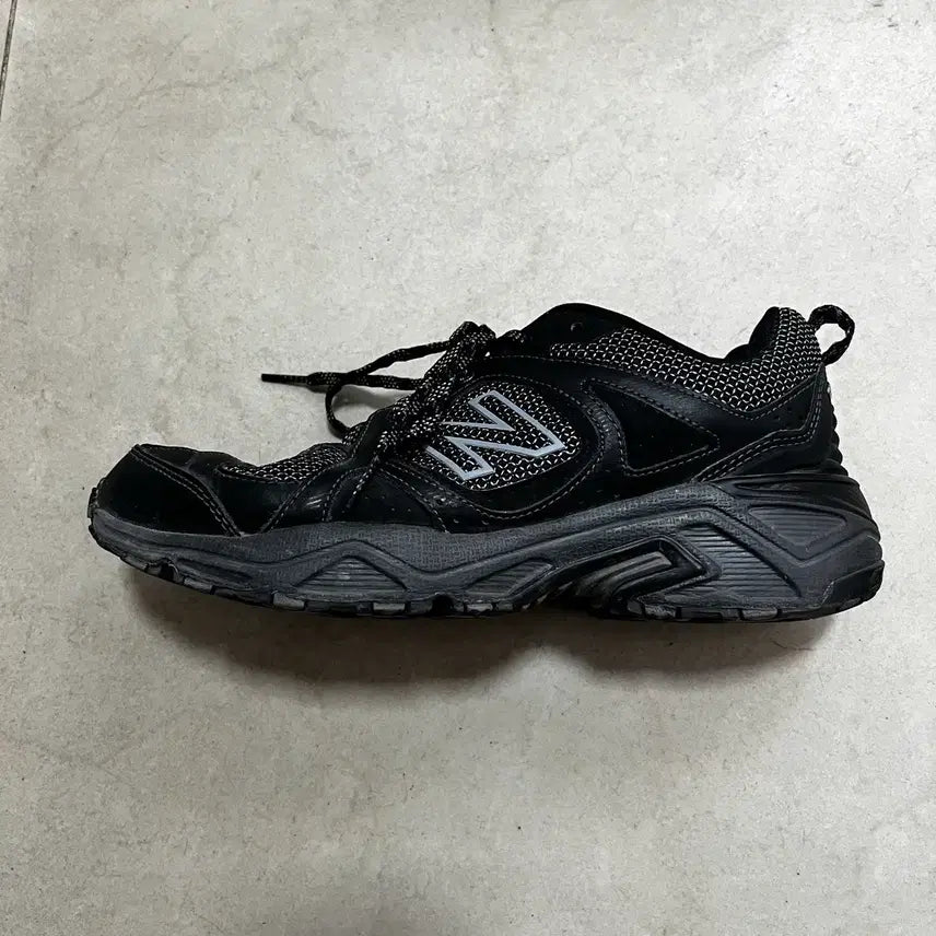 [BUNJANG] New Balance 481 v3 Tracking Shoes (255mm) / 뉴발란스 481 v3 255