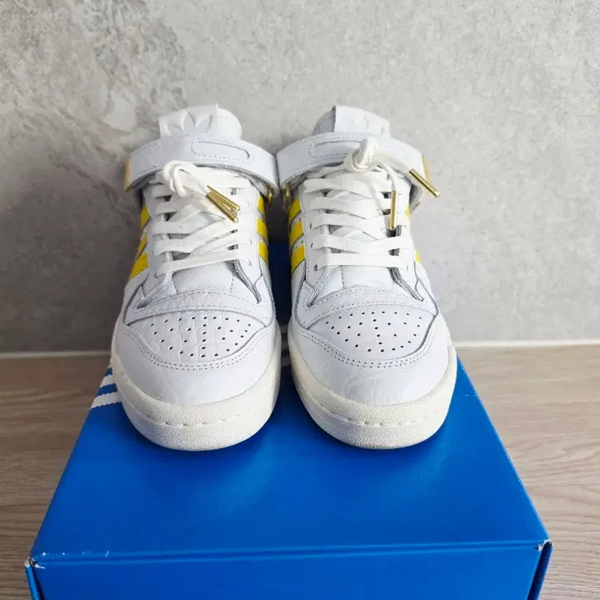 [BUNJANG] Adidas Forum Low White Yellow Crocodile Pattern Sneakers / [박스풀셋] 아디다스 포럼 로우 화이트 엘로우 악어가죽
