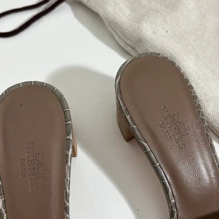 [BUNJANG] Hermes Oasis H Sandal Taupe Embossed Leather Size 36 / [정품/인기모델] 에르메스 오아시스 H 샌들 36 토프