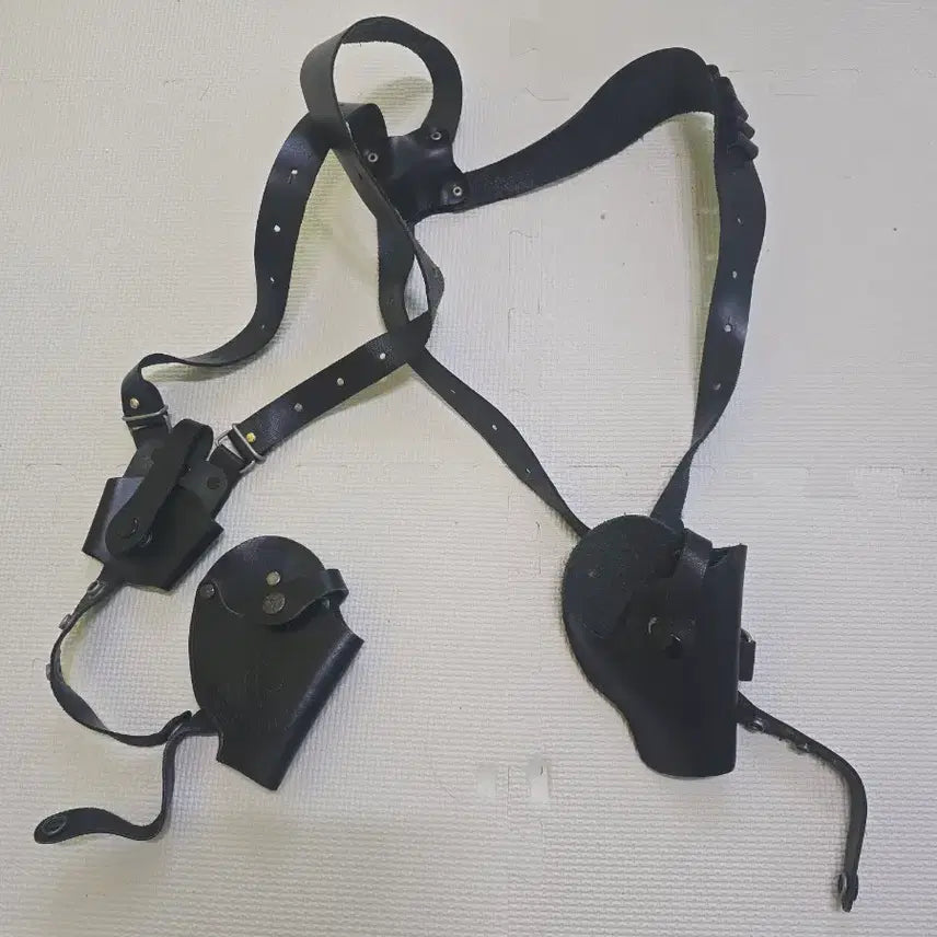 [BUNJANG] Leather Shoulder Holster / 튼튼한 가죽으로 제작된 가죽 홀스터 어깨 총집이에요