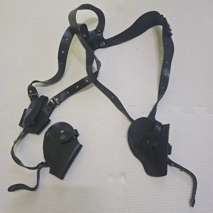 [BUNJANG] Leather Shoulder Holster / 튼튼한 가죽으로 제작된 가죽 홀스터 어깨 총집이에요