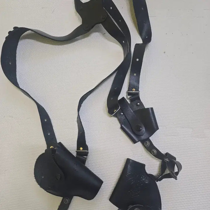 [BUNJANG] Leather Shoulder Holster / 튼튼한 가죽으로 제작된 가죽 홀스터 어깨 총집이에요