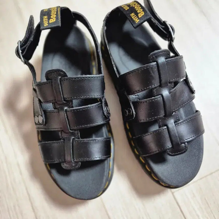 [SOLD OUT] 닥터마틴 테리가죽 스트랩 샌들 37사이즈