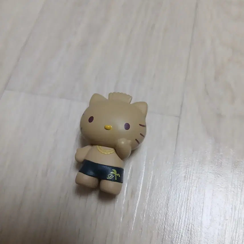 [BUNJANG] Bandai Sanrio Dear Daniel Tanning Kitty Vacation Figure / 반다이 산리오 디어다니엘 태닝키티 바캉스 가챠 피규어