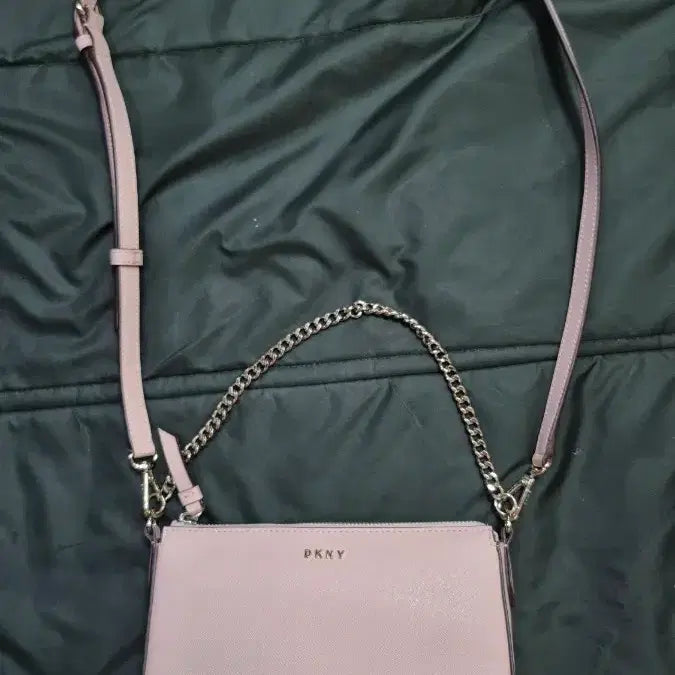 [BUNJANG] DKNY Crossbody Bag / DKNY   크로스백