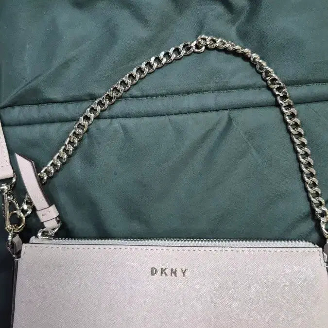 [BUNJANG] DKNY Crossbody Bag / DKNY   크로스백