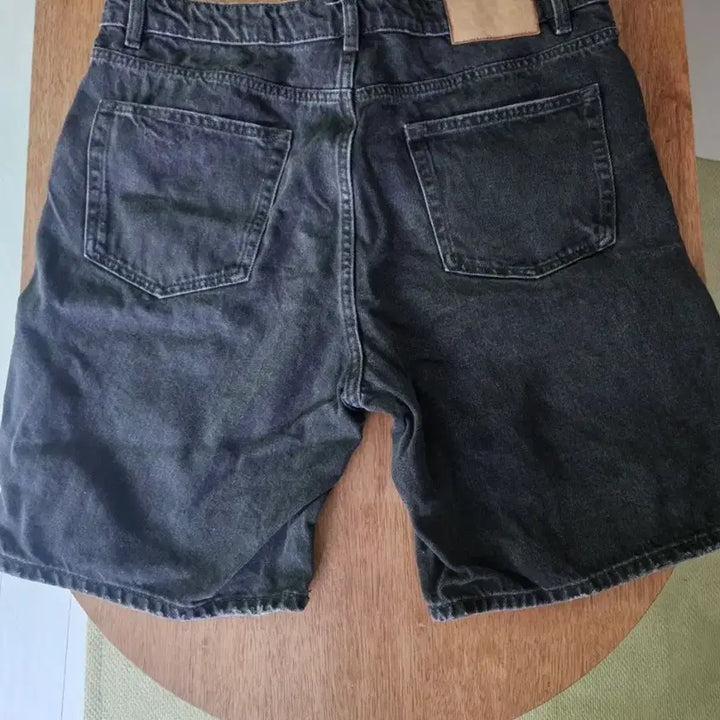 [SOLD OUT] ZARA / 스트레이트핏 데님 버뮤다 팬츠 (블랙) / 44 (남성)
