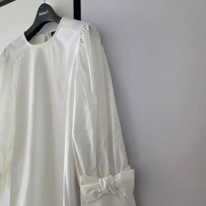 [BUNJANG] White Blouse (New) / 화이트 블라우스(새상품)