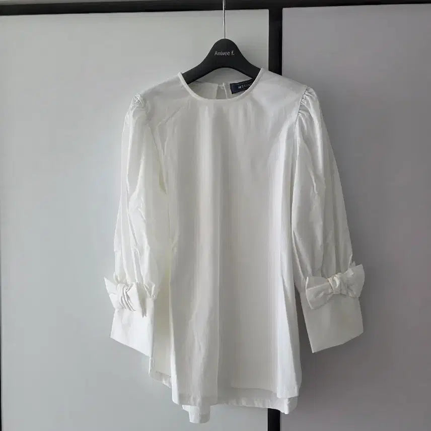 [BUNJANG] White Blouse (New) / 화이트 블라우스(새상품)