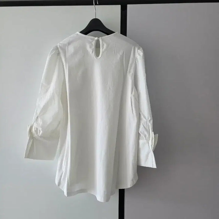 [BUNJANG] White Blouse (New) / 화이트 블라우스(새상품)