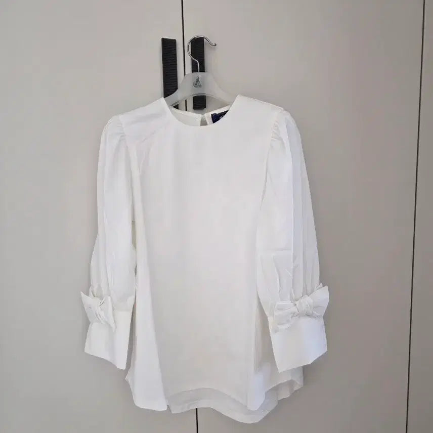 [BUNJANG] White Blouse (New) / 화이트 블라우스(새상품)
