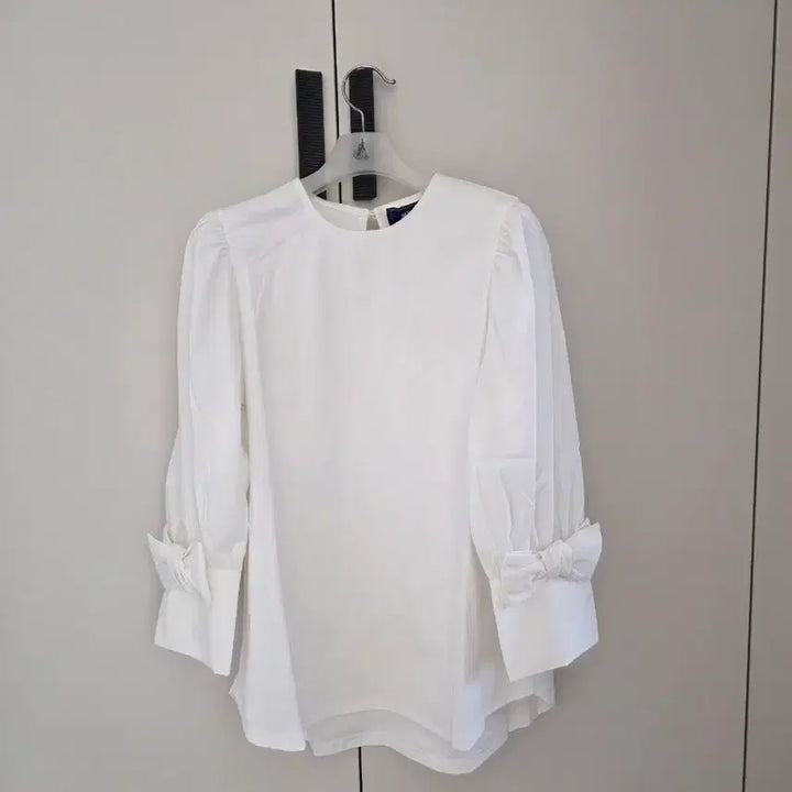 [BUNJANG] White Blouse (New) / 화이트 블라우스(새상품)