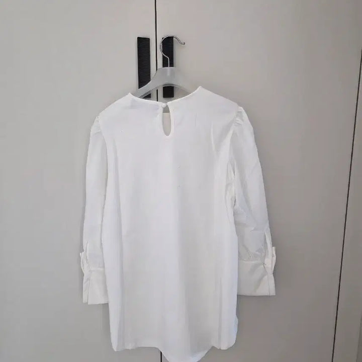 [BUNJANG] White Blouse (New) / 화이트 블라우스(새상품)