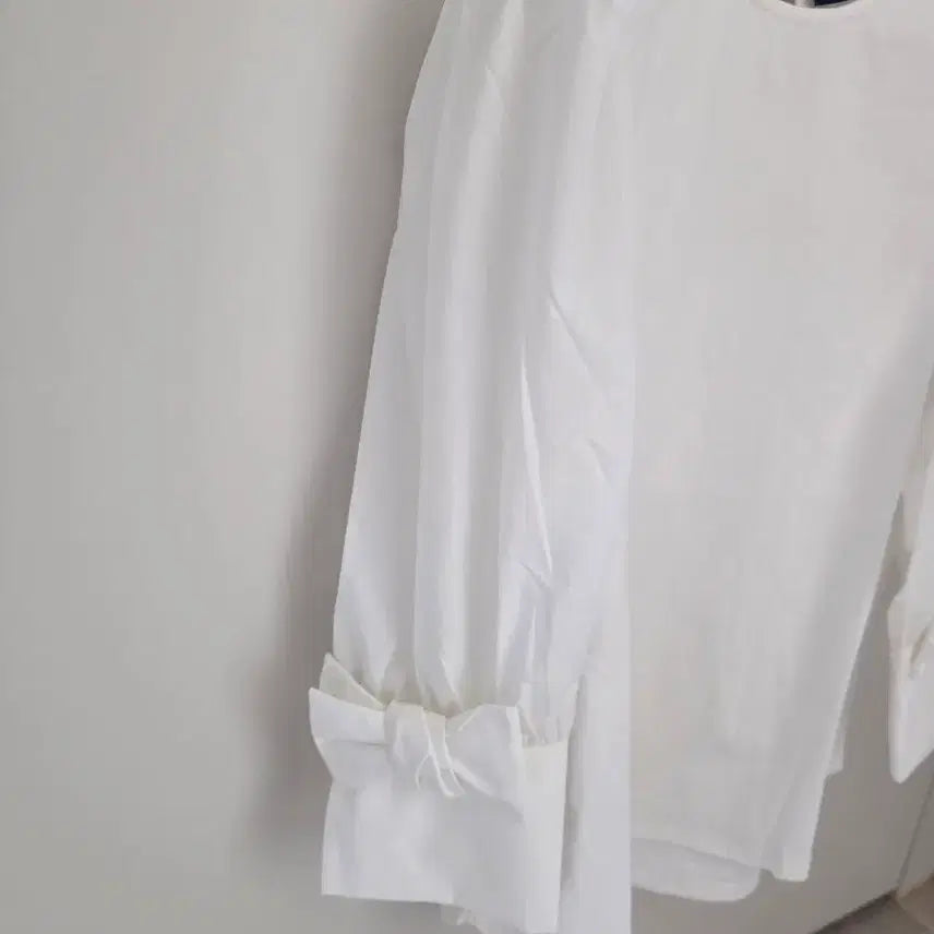 [BUNJANG] White Blouse (New) / 화이트 블라우스(새상품)
