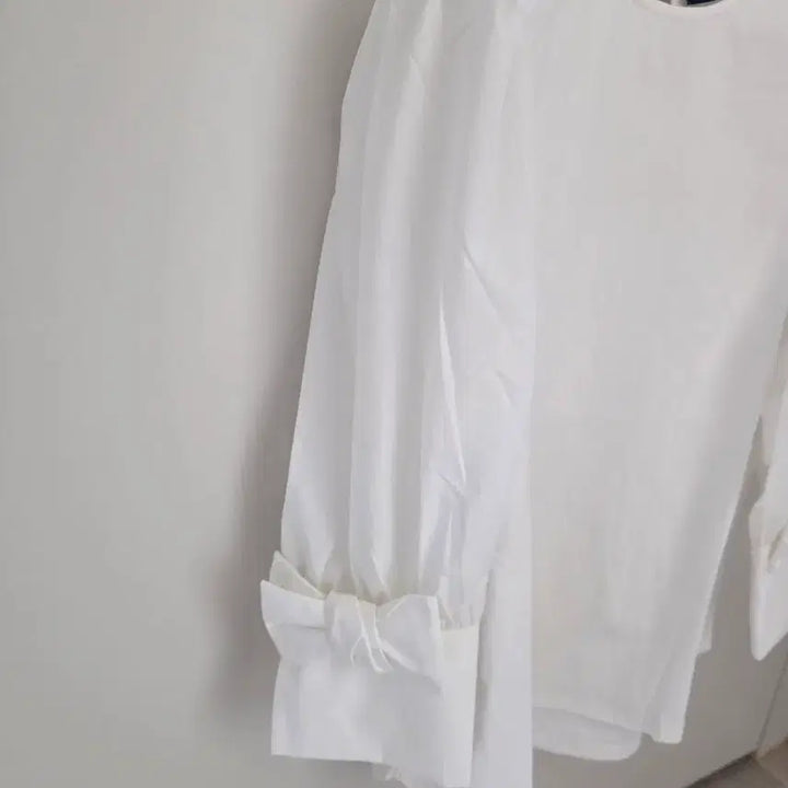 [BUNJANG] White Blouse (New) / 화이트 블라우스(새상품)
