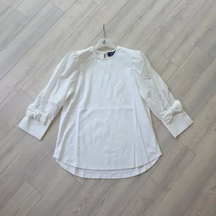[BUNJANG] White Blouse (New) / 화이트 블라우스(새상품)