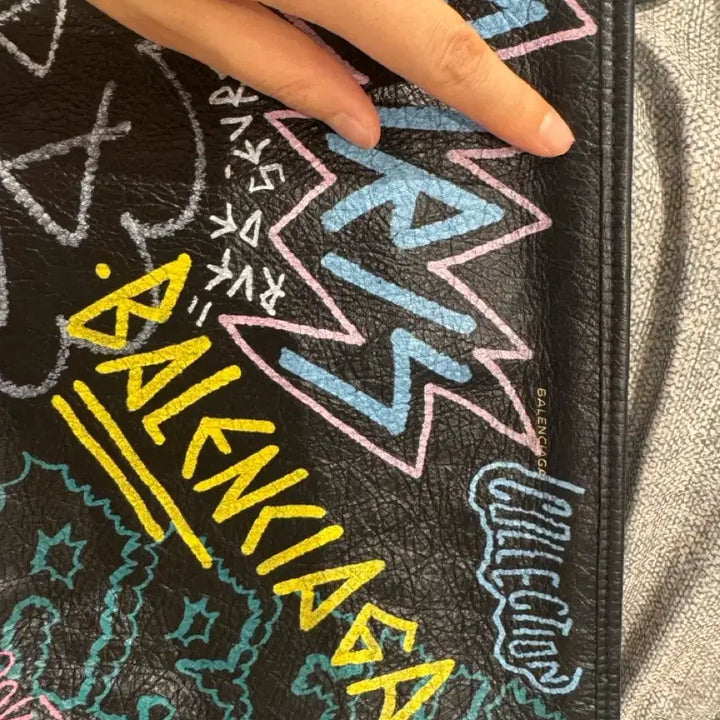 [SOLD OUT] 발렌시아가 그래피티 클러치
