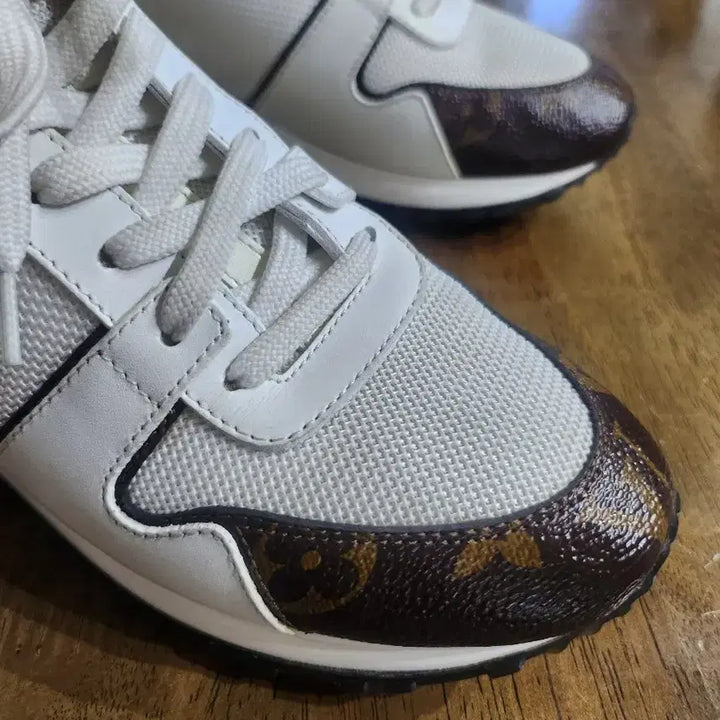 [BUNJANG] Louis Vuitton Run Away Sneakers / 루이비통신발