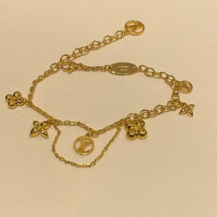 [BUNJANG] Louis Vuitton Gold Flower Charm Bracelet / 루이비통 골드 플라워 참 팔찌