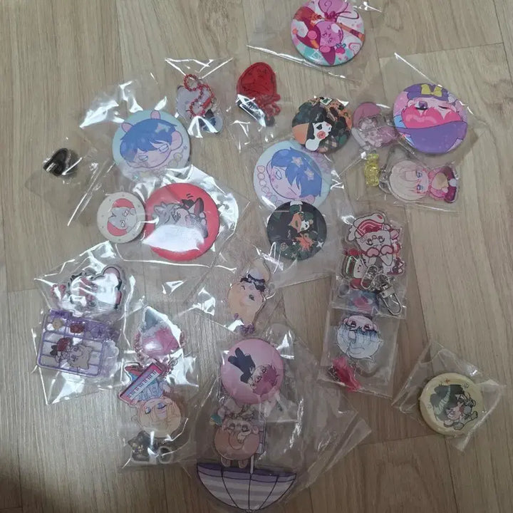 [BUNJANG] PLAVE Pin Button and Keyring Bundle Set / 플레이브 핀버튼 키링 일괄 양도