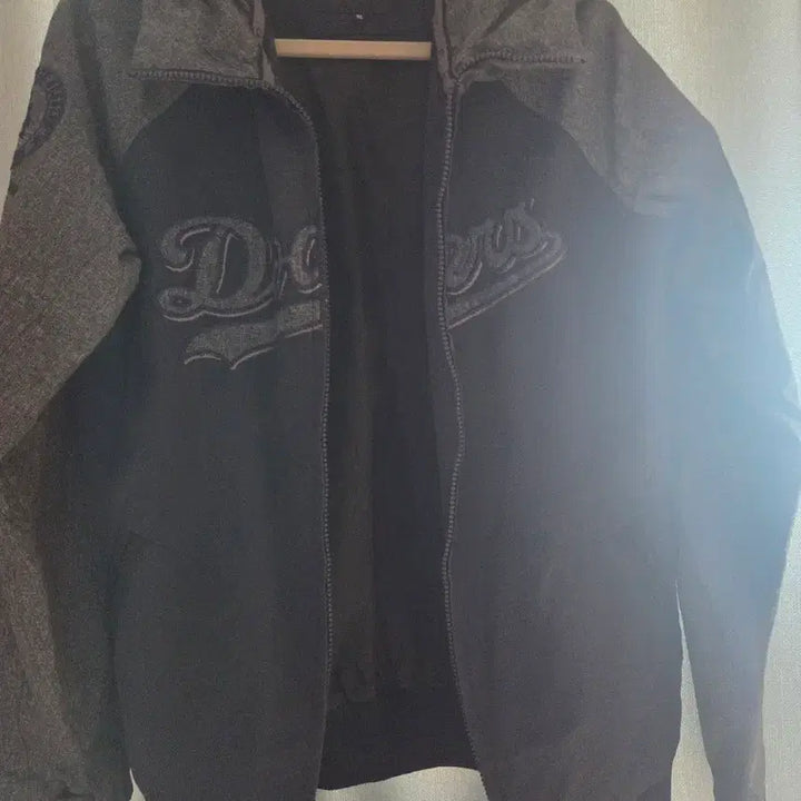 [BUNJANG] LA Dodgers Hooded Zip-Up Jumper / LA 다저스 후드 집업 점퍼