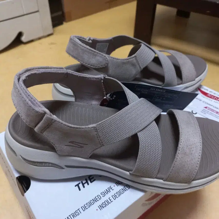 [BUNJANG] Skechers Go Walk Arch Fit Sandals Gray / [235] 스케쳐스 고워크 아치핏 샌들 그레이 새상품