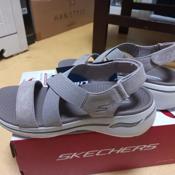 [BUNJANG] Skechers Go Walk Arch Fit Sandals Gray / [235] 스케쳐스 고워크 아치핏 샌들 그레이 새상품