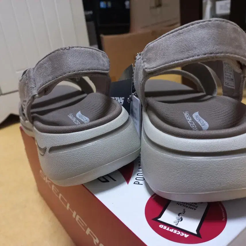 [BUNJANG] Skechers Go Walk Arch Fit Sandals Gray / [235] 스케쳐스 고워크 아치핏 샌들 그레이 새상품