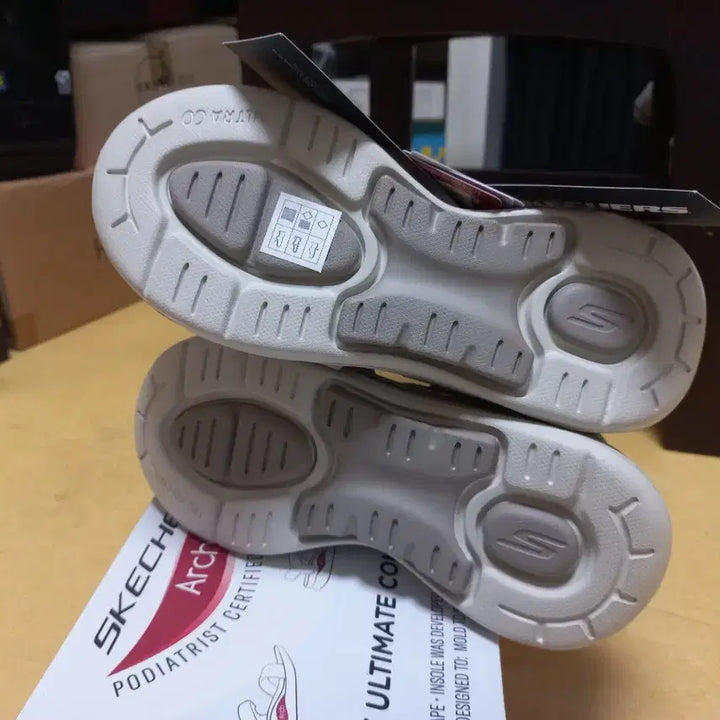 [BUNJANG] Skechers Go Walk Arch Fit Sandals Gray / [235] 스케쳐스 고워크 아치핏 샌들 그레이 새상품