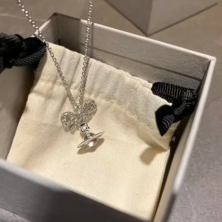[BUNJANG] Vivienne Westwood Ribbon Necklace Silver / 비비안 웨스트우드 리본 목걸이 실버
