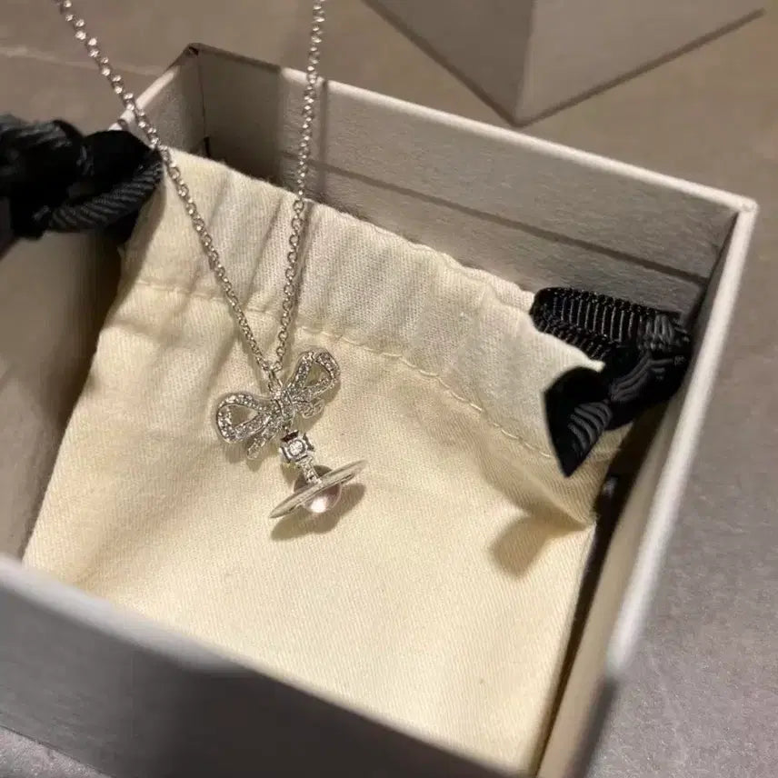 [BUNJANG] Vivienne Westwood Ribbon Necklace Silver / 비비안 웨스트우드 리본 목걸이 실버