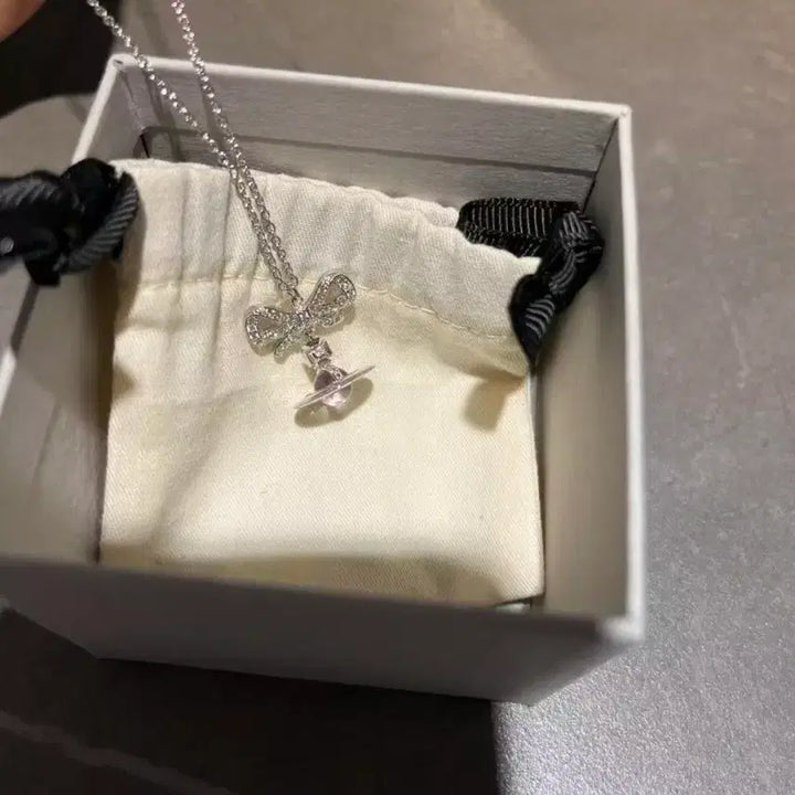 [BUNJANG] Vivienne Westwood Ribbon Necklace Silver / 비비안 웨스트우드 리본 목걸이 실버