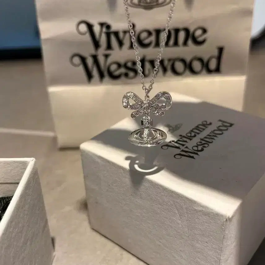 [BUNJANG] Vivienne Westwood Ribbon Necklace Silver / 비비안 웨스트우드 리본 목걸이 실버