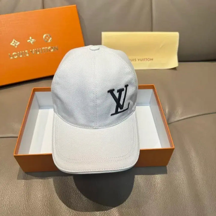 [BUNJANG] Louis Vuitton White Ball Cap / 루이비통 화이트 볼캡 모자