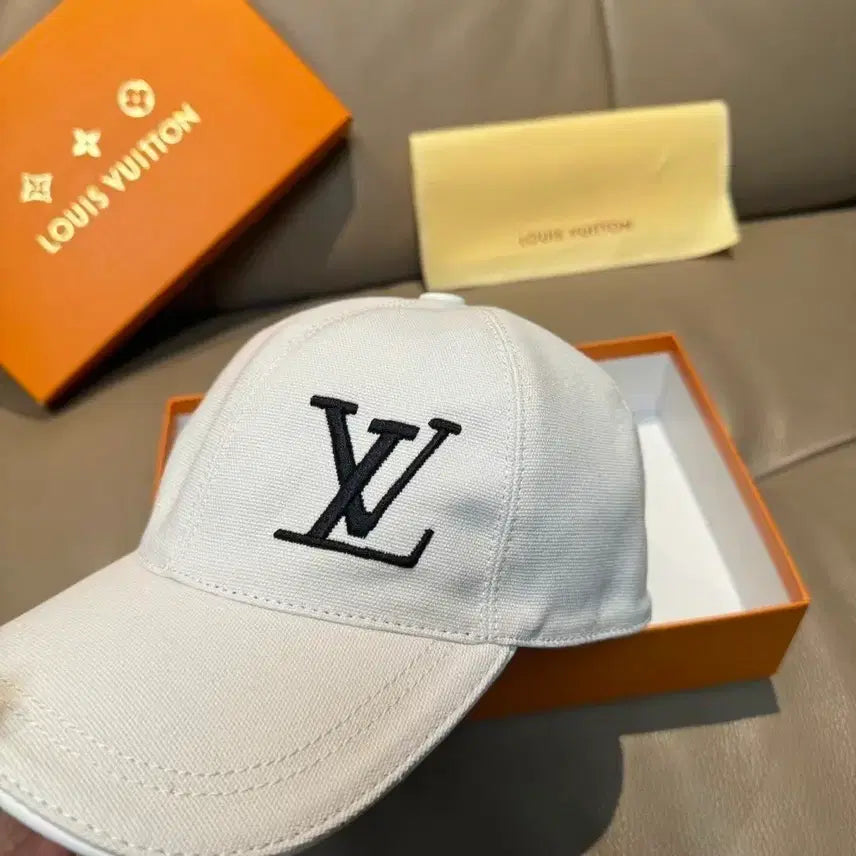 [BUNJANG] Louis Vuitton White Ball Cap / 루이비통 화이트 볼캡 모자