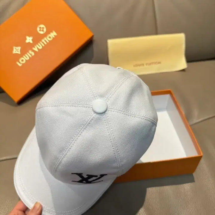 [BUNJANG] Louis Vuitton White Ball Cap / 루이비통 화이트 볼캡 모자
