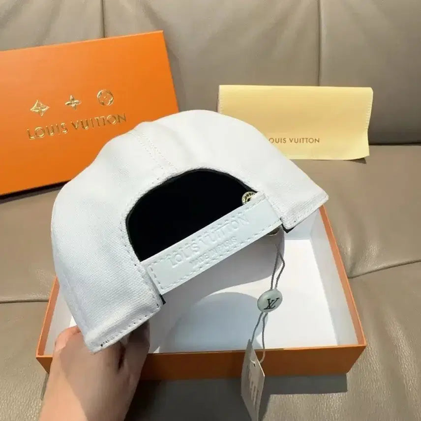 [BUNJANG] Louis Vuitton White Ball Cap / 루이비통 화이트 볼캡 모자