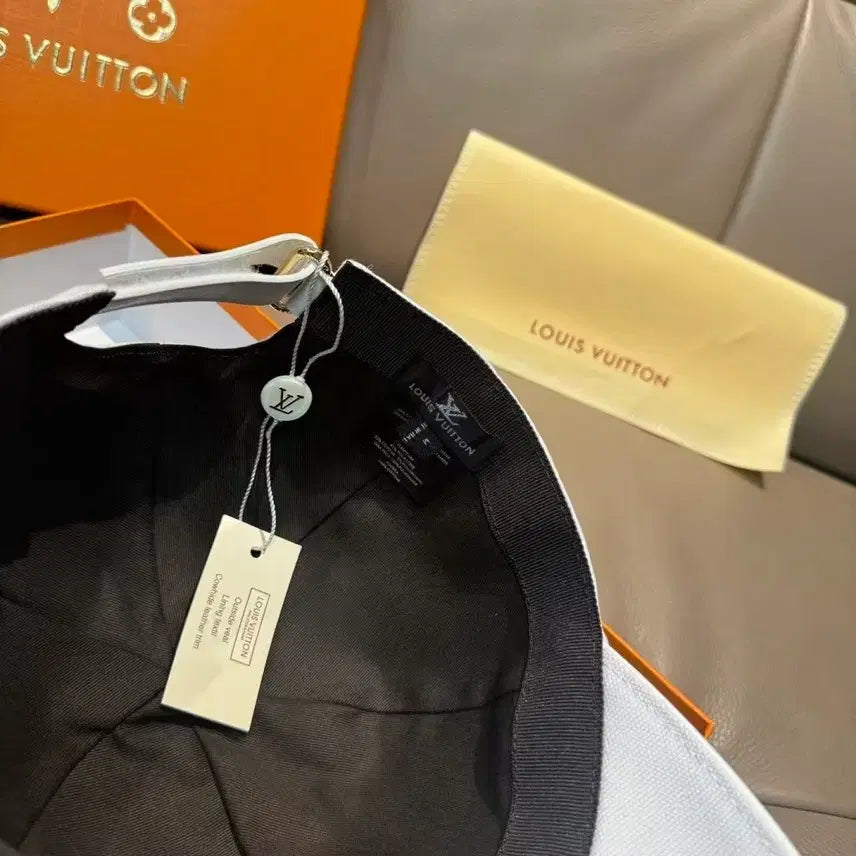[BUNJANG] Louis Vuitton White Ball Cap / 루이비통 화이트 볼캡 모자