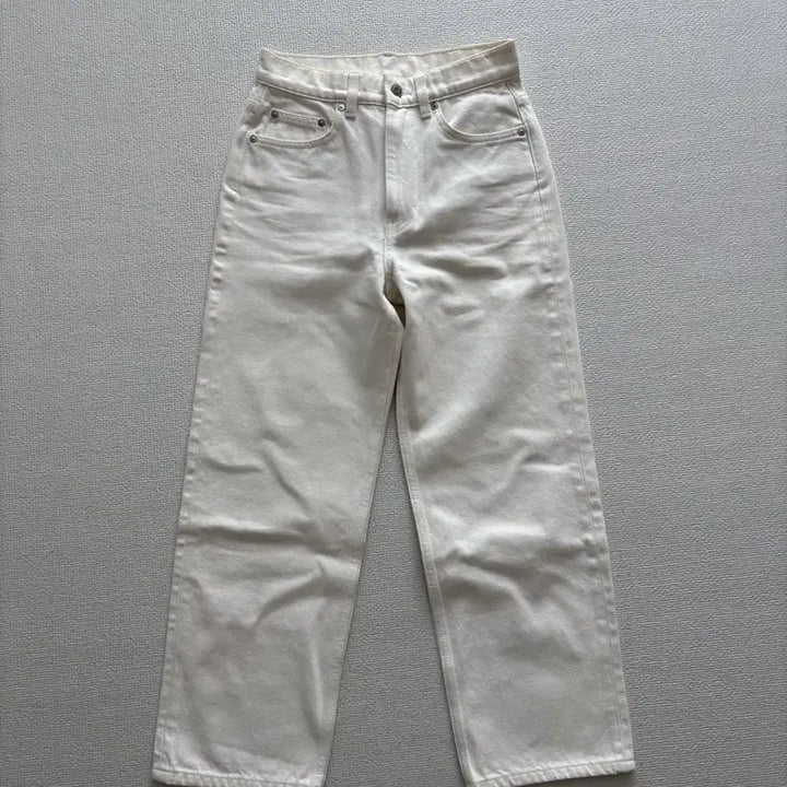 [SOLD OUT] ARKET 아르켓 아이보리 데님 (오염 있음)