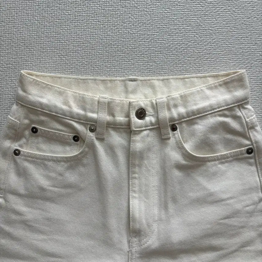 [SOLD OUT] ARKET 아르켓 아이보리 데님 (오염 있음)
