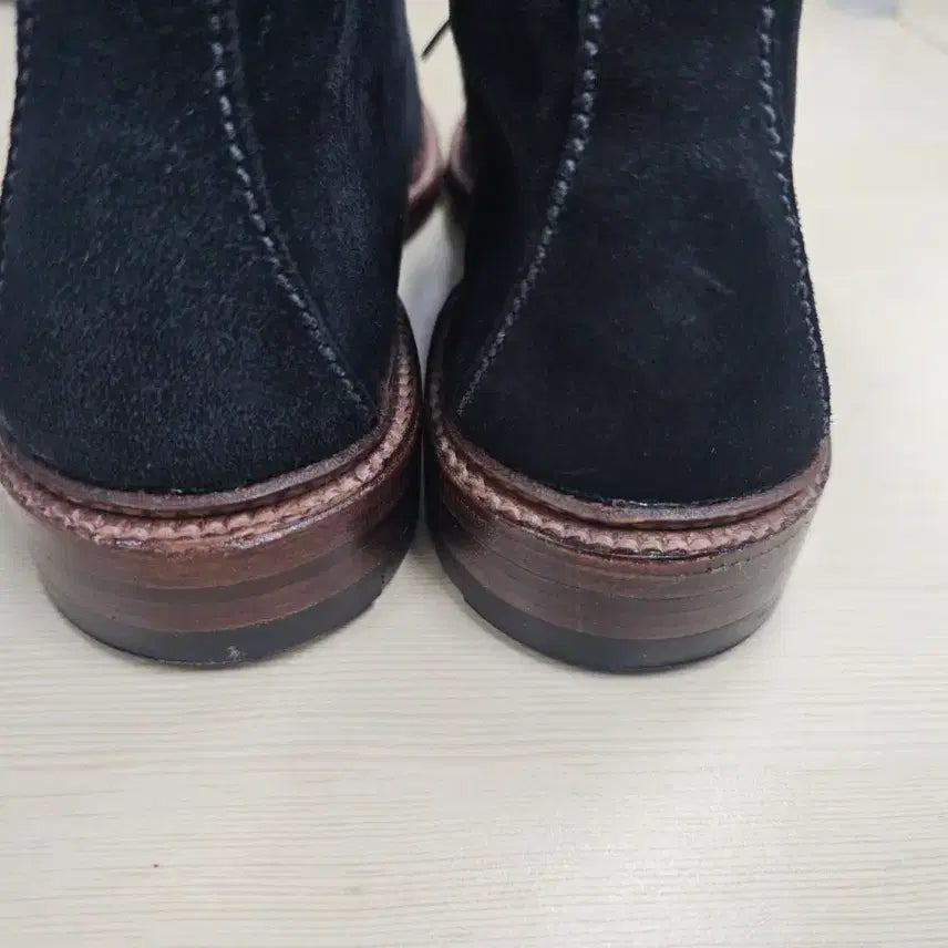 [SOLD OUT] 알든 스웨이드 처카 1497 블랙 6.5E