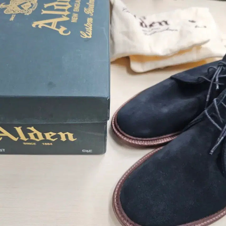 [SOLD OUT] 알든 스웨이드 처카 1497 블랙 6.5E