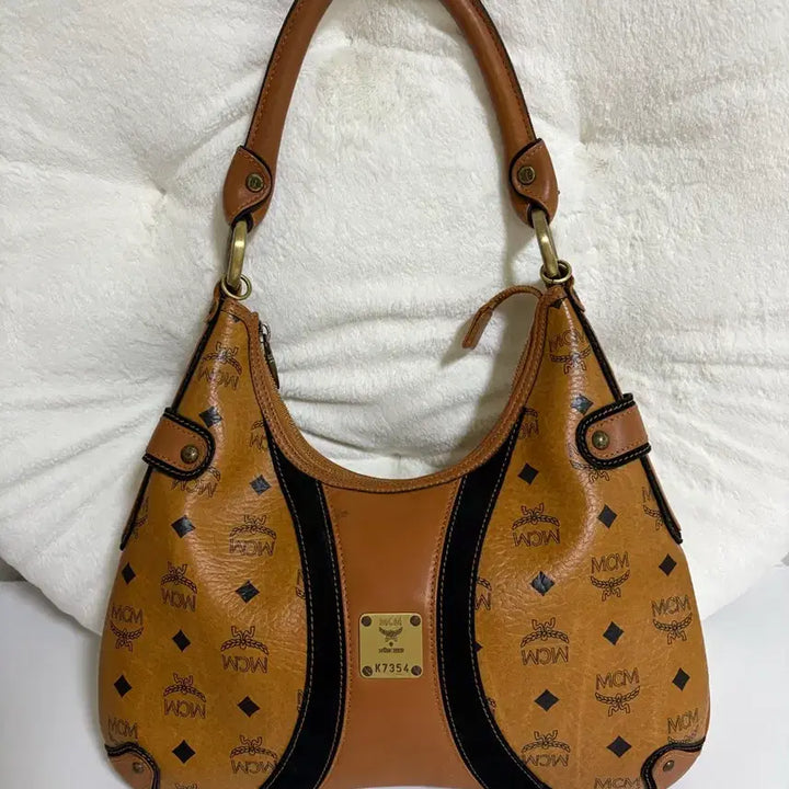 [BUNJANG] MCM Logo Shoulder Bag Brown / MCM 로고 숄더백 브라운 K7354