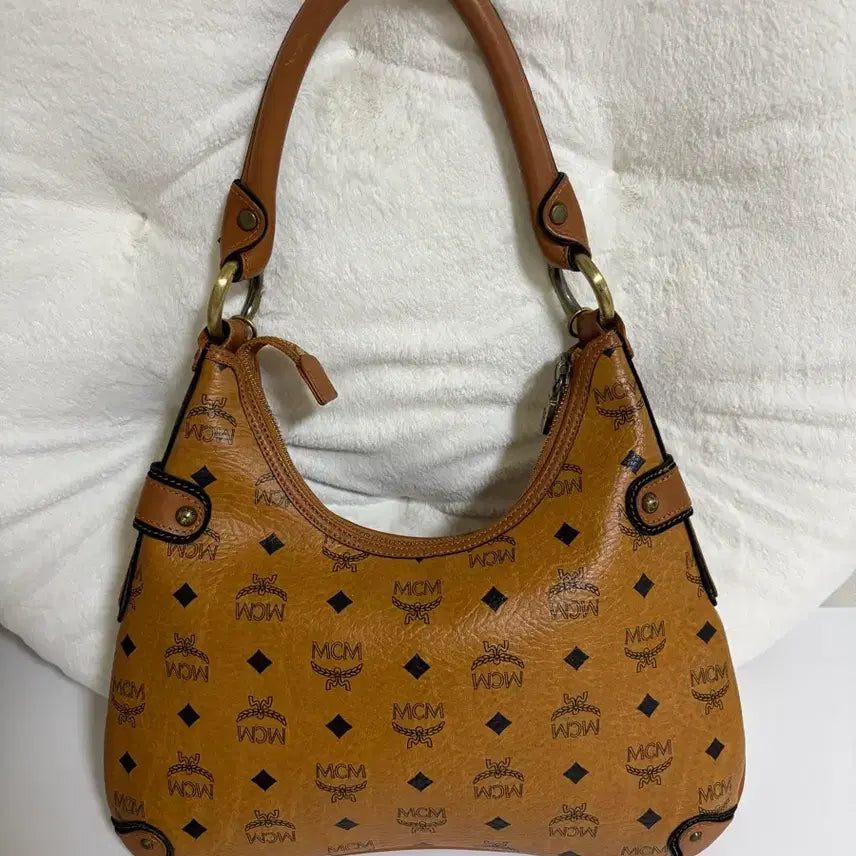 [BUNJANG] MCM Logo Shoulder Bag Brown / MCM 로고 숄더백 브라운 K7354