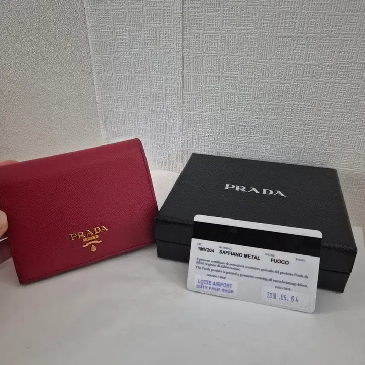 [SOLD OUT] 프라다 사피아노 반지갑 레드 + 박스