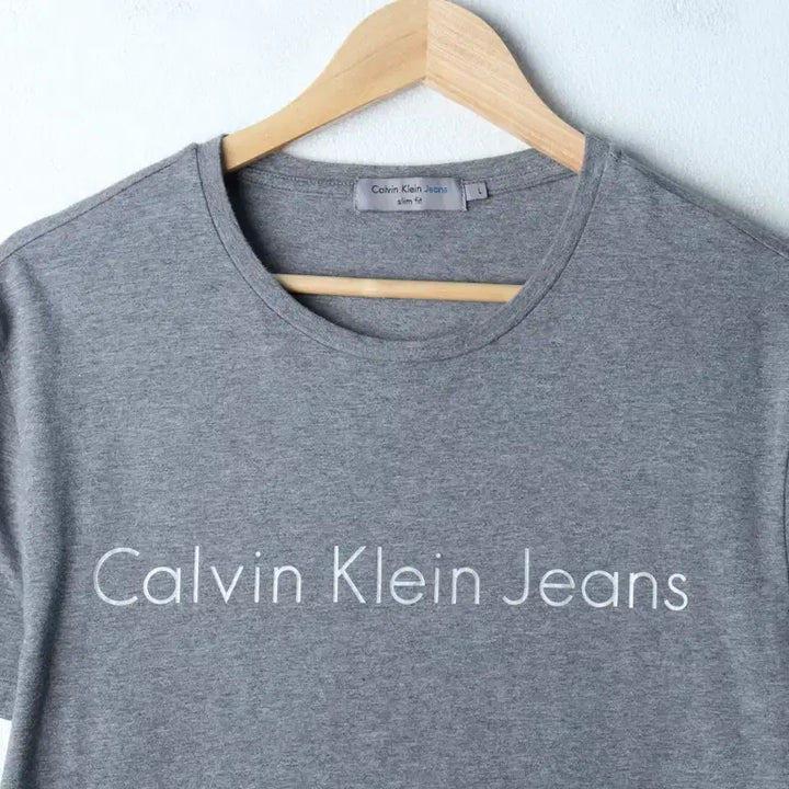 [BUNJANG] Calvin Klein Lettering T-shirt / (L-XL) 캘빈클라인 반팔 티셔츠 레터링 그레이 놈코어-18572