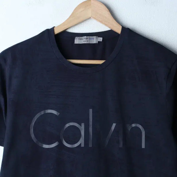 [BUNJANG] Calvin Klein Big Logo Navy Pattern T-shirt / (L-XL) 캘빈클라인 반팔 티셔츠 빅로고 네이비 패턴-18573