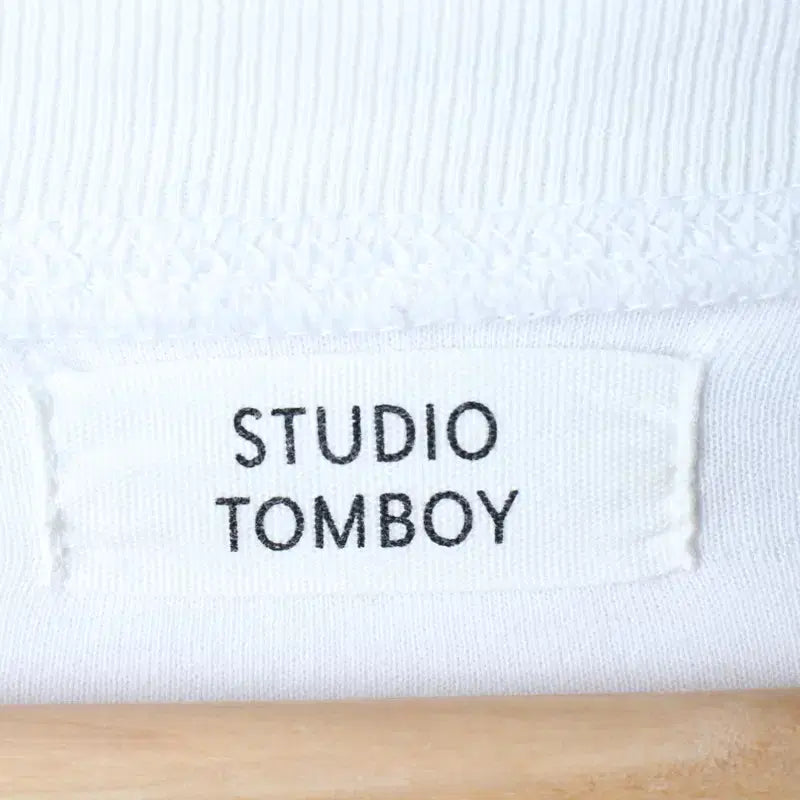 [BUNJANG] W(F) Studio Tomboy Oversized White T-shirt / W(F) 스튜디오 톰보이 반팔 티셔츠 오버핏 화이트 올드스쿨-18574