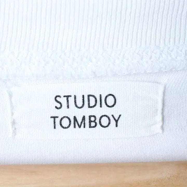[BUNJANG] W(F) Studio Tomboy Oversized White T-shirt / W(F) 스튜디오 톰보이 반팔 티셔츠 오버핏 화이트 올드스쿨-18574